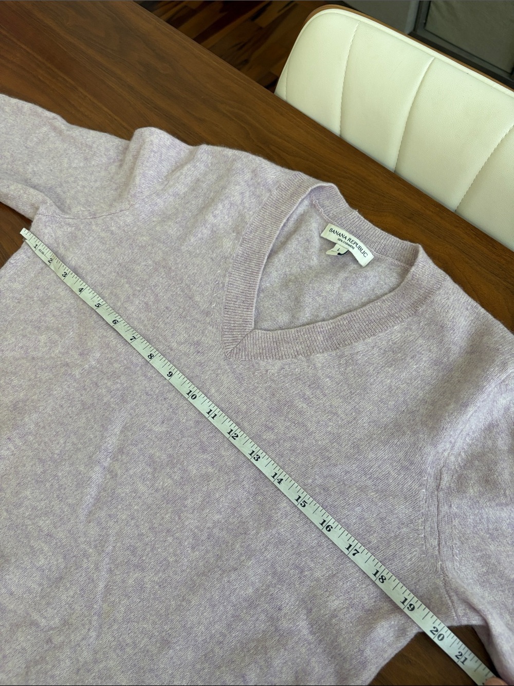 Banana Republic LIGHTWEIGHT CASHMERE V-NECK SWEATER Size Large - Picture 7 of 7